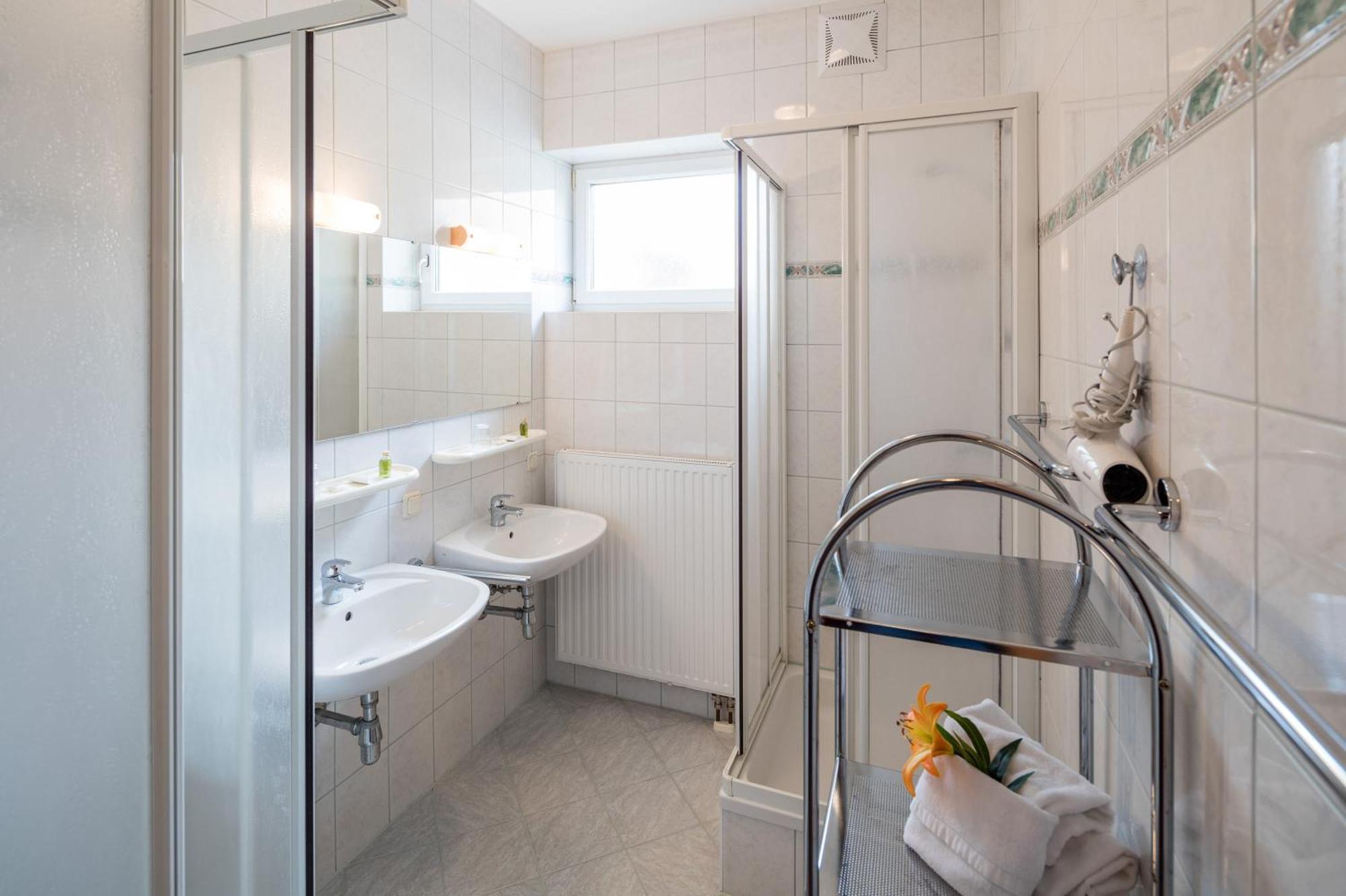 Gasthaus Pension Zum Lustigen Steirer ブルック・アン・デア・ムーア 部屋 写真