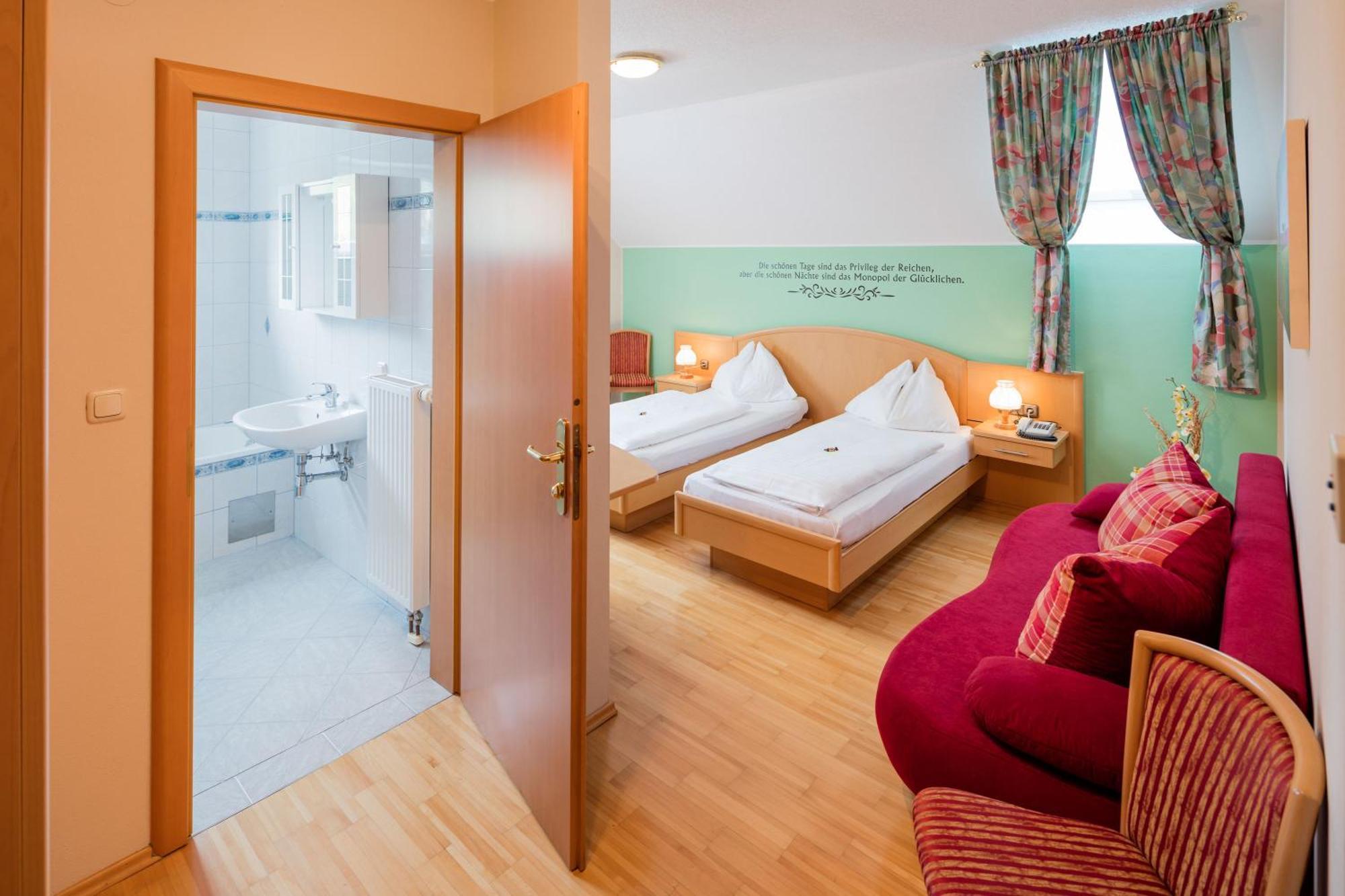 Gasthaus Pension Zum Lustigen Steirer ブルック・アン・デア・ムーア 部屋 写真