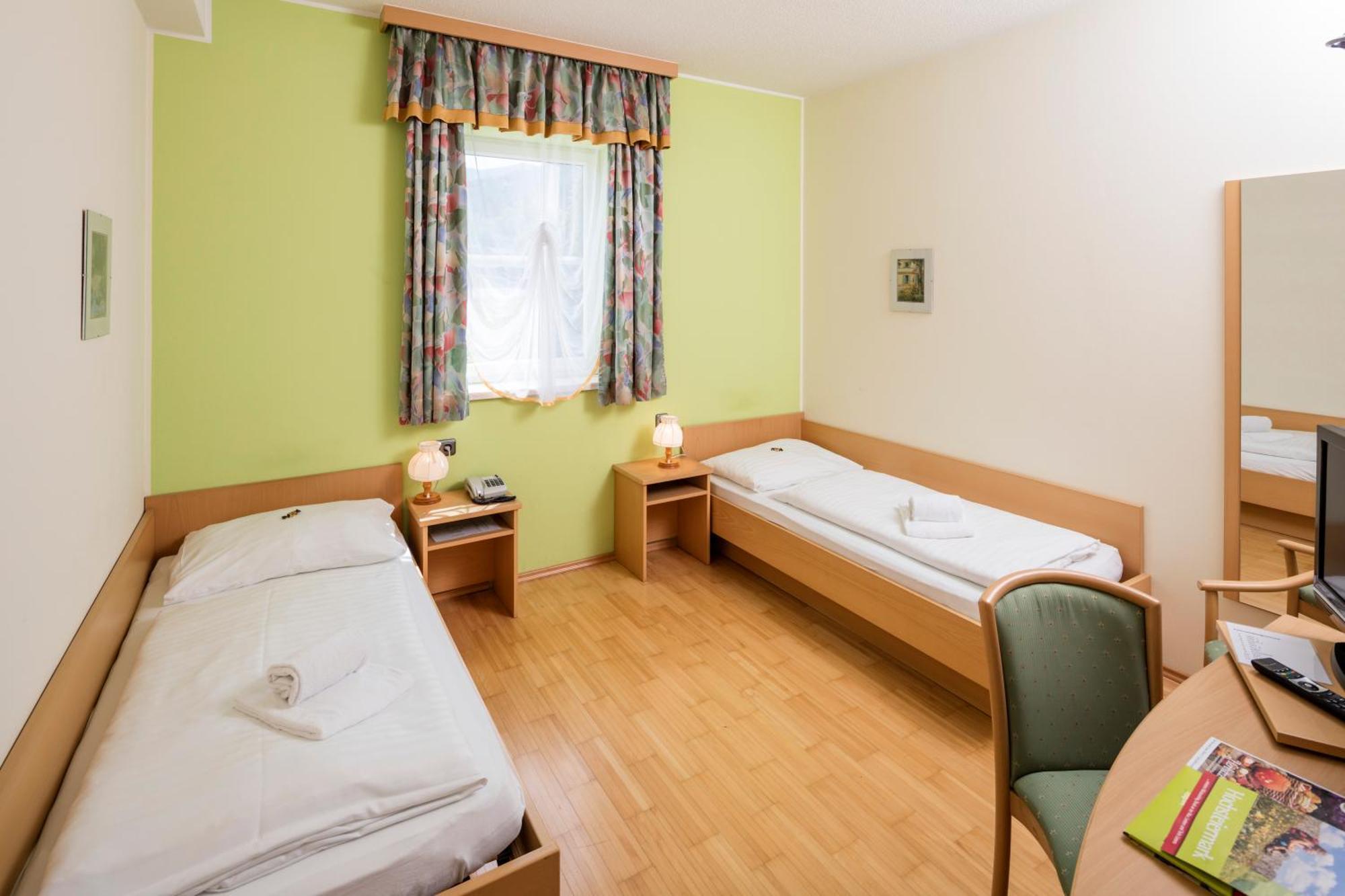 Gasthaus Pension Zum Lustigen Steirer ブルック・アン・デア・ムーア 部屋 写真